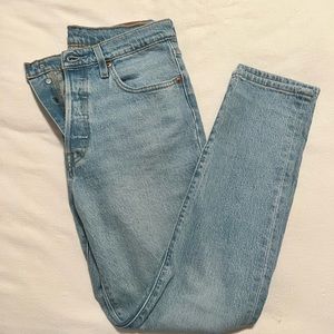 Never worn! Levi’s size 28